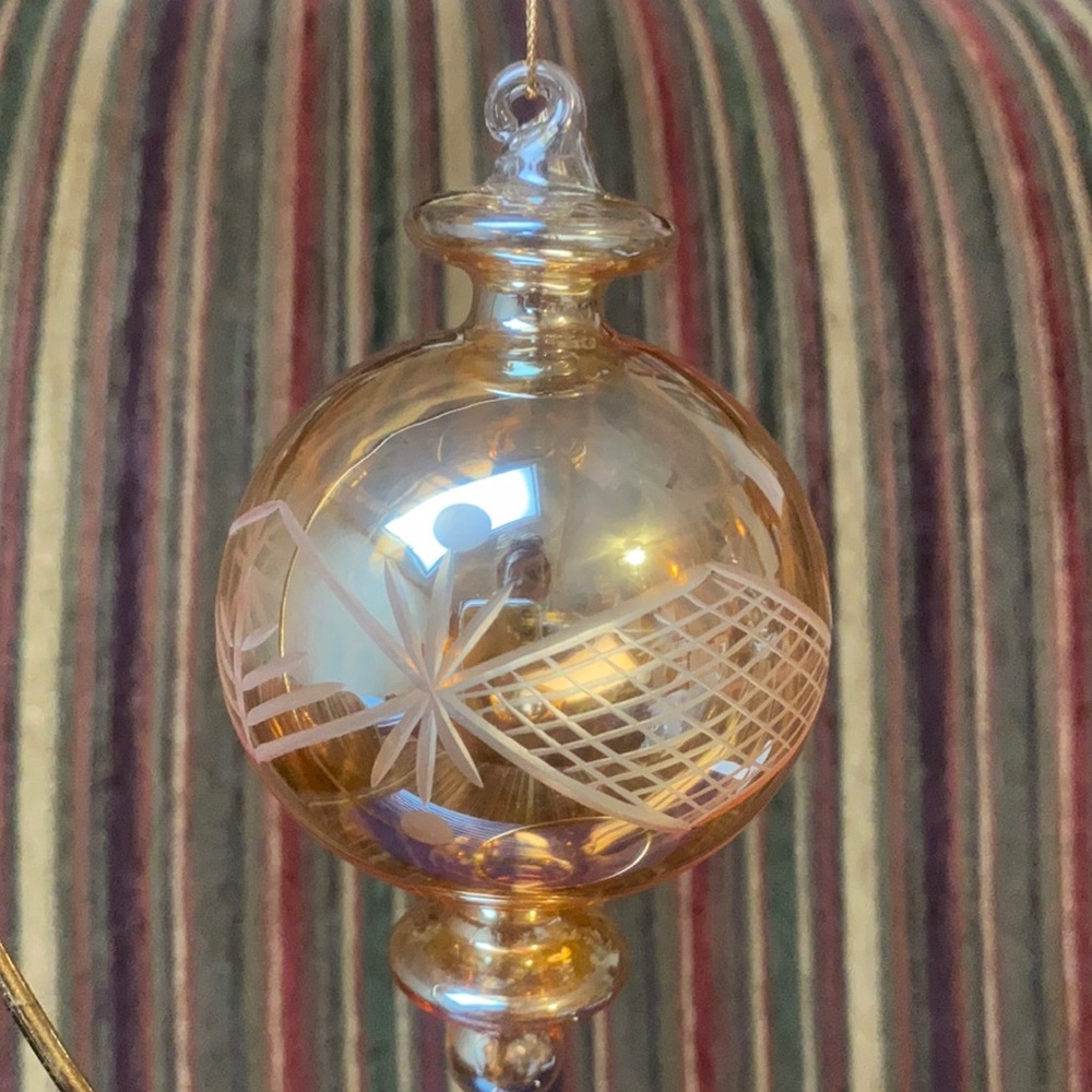 Glass ornament with stand